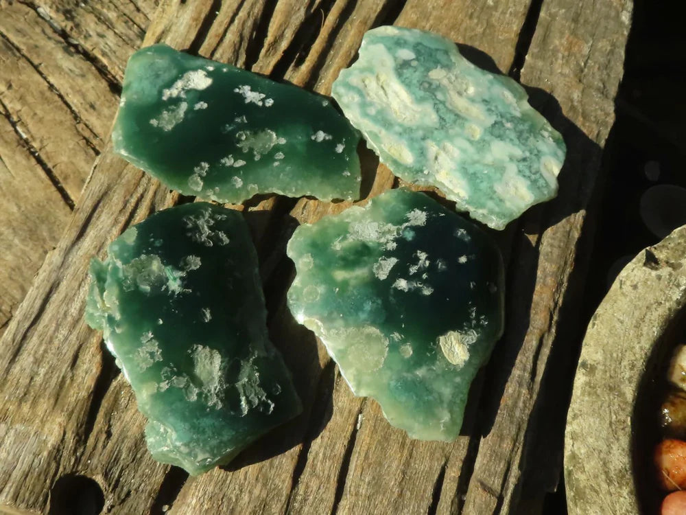 Emerald Mtorolite Plates