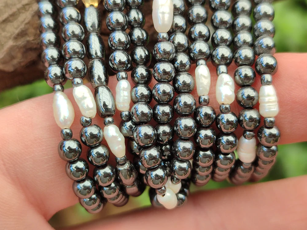 Hematite and Freshwater Pearl Beaded Bracelet