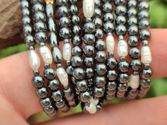 Hematite and Freshwater Pearl Beaded Bracelet